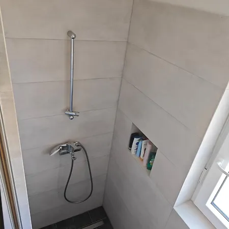 Nadina アパート ニヴィーチェ